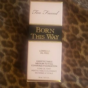 Too Faced Born this way Foundation in Snow
